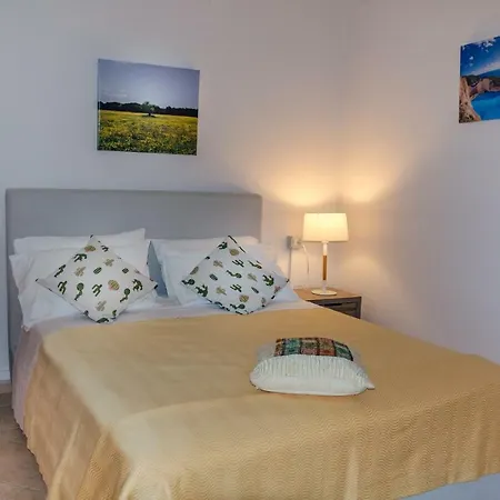 Acacia House Apartment *